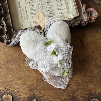 antiquelinen＆lace*手刺繍*ラベンダーサシェ*リバティ*ハート型*プレゼント