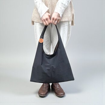 肩にかけやすくたっぷり荷物が入る！オオカミ少年：ブラック（KONBU　撥水加工ナイロン素材ワンショルダーバッグ）