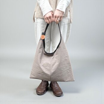 肩にかけやすくたっぷり荷物が入る！オオカミ少年：グレー（KONBU　撥水加工ナイロン素材ワンショルダーバッグ）