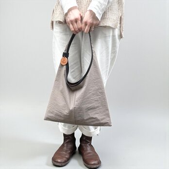 ぺたんこですっきりシルエット！オオカミ少年ミニ：グレー（KONBU　撥水加工ナイロン素材ワンショルダーバッグ）