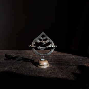 味のあるお品物◆金属製の三宝台　ローソク立て　真鍮　古民家　インテリア　オブジェ　ビンテージ　