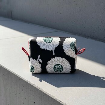 ミニポーチ/花柄・フラワー/化粧・メイク・サニタリー・小物入れ/マチあり大容量/落ち着いた大人の花柄ポーチ