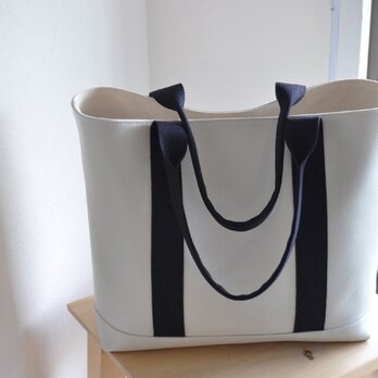 シンプルトート　スクエアタイプ　ホワイト／ダークネイビーハンドル