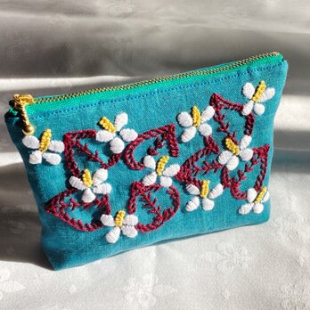 ドクダミ刺繍のポーチ