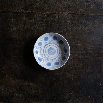 菊と唐草◆時代物　瀬戸焼　唐草文印判小皿　骨董・antiques 丁寧な暮らしに。古道具　大正~昭和初期