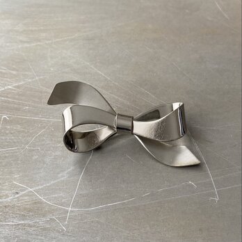 Vintage USA retro silver tone ribbon brooch