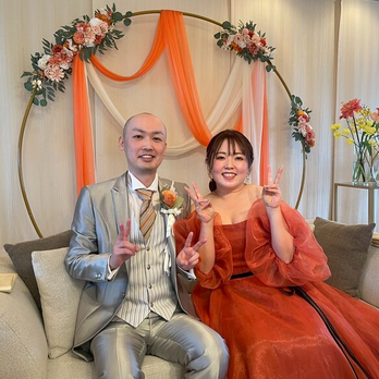 実例写真！カラードレス オレンジ ベアトップ 取り外し袖 上質オーガンジー ふわふわドレス 披露宴