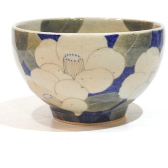 染付椿文様丸鉢（伊比井万貴）