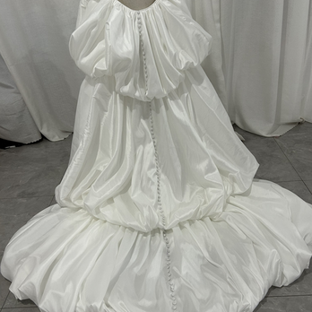 オフホワイト シルクタフタ ふっくら柔らかなロングトレーン パフスリーブ エレガント 前撮り