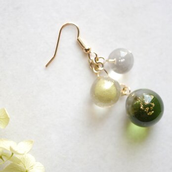 レジンアート　粒々のピアス〈鶯の谷〉