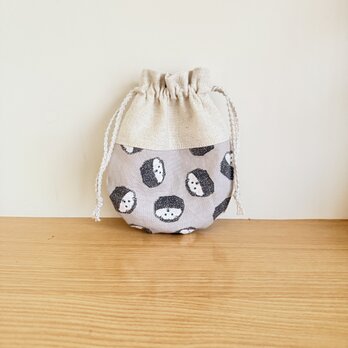 ラウンド型のミニ巾着（ハリネズミ）