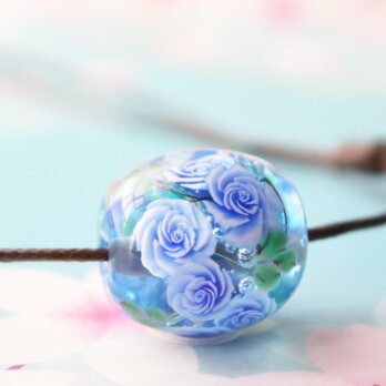 ブルーローズのとんぼ玉（ガラス玉）水色×青／泡入り