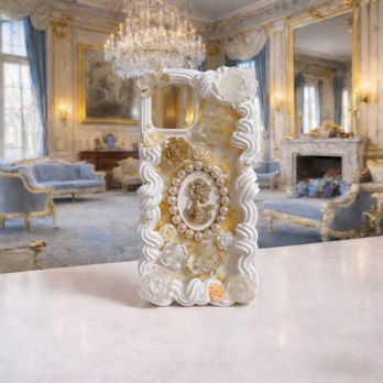 アンティーク薔薇のスマホケース｜一点物 立体装飾 クラシカル ロココ ハンドメイド 大人可愛い ゴシック