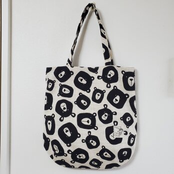 くま柄の丸底トートバッグ