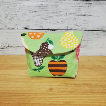 フルーツの小さなポーチ