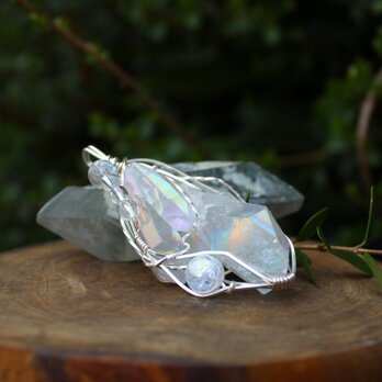 エンジェルオーラクォーツ　喜びと楽観主義の魔法　ユニコーンのエネルギーを持つマジカルクリスタル