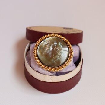 【ブローチ】　絵画の様に