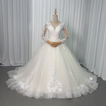 フランス風 ウェディングドレス アイボリー 流れる透け花レース シースルー袖 プリンセスライン くるみボタン 結婚式