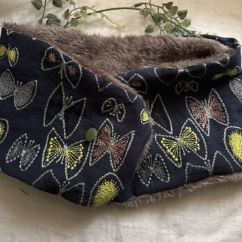 ハンドメイド☆ネックウォーマー北欧リネン紺蝶々刺繍ファ