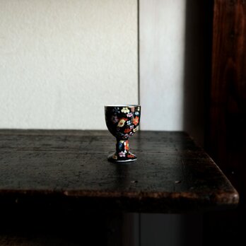 黒にカラフルな花尽くし◆中国産　色絵金彩小ぶりティーグラス　チャイナレトロ　シノワズリ　茶器　ブラック