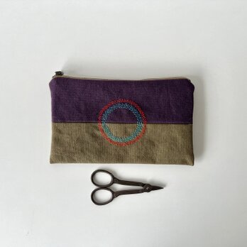 刺繍入りぺたんこポーチ　葡萄色×オリーブ