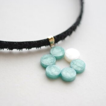 【受注製作】レジンアート　ラウンドモチーフとタティングレースとベルベットリボンのチョーカー〈丸を連ねて・若芝萌ゆる〉