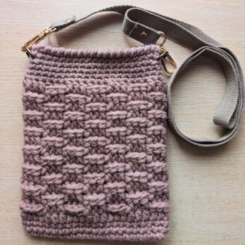 ピンクのショルダーバッグ