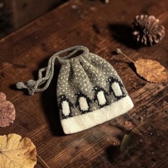 ペンギンの手編み巾着/M