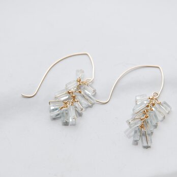 アクアマリンの変形マーキスフックピアス　１４kgf