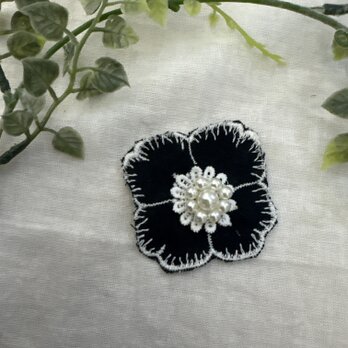 ★ ☆ ＊ ＊★ハンドメイドミナペルホネン⚮̈ 黒カメリア♡ブローチパール