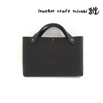 ☆大人気☆便利で可愛いミニサイズ♪《牛革》バッグインバッグ・エンボスストライプ・092