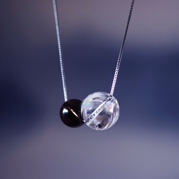 大粒★虹入り水晶玉と煙水晶のネックレス・付替え、長さ変更自由・サージカルステンレス　～夢幻泡影（むげんほうえい）