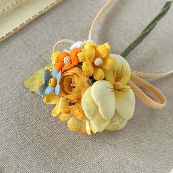 〈染め花〉小ぶりな花束コサージュ005