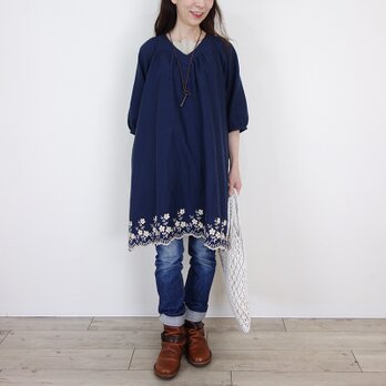 ネイビーダブルガーゼ・スカラップレース襟Vパフワンピース │お花見 ドライブ お出かけ コットン 旅行 刺繍 レース