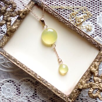 レジンアート　二粒の水滴ペンダント〈朝日に匂う花盛り〉