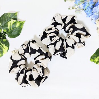 大きなドットのリネンビッグシュシュ