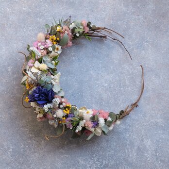 春の森の三日月リース