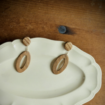 天然木ピアス｜ケヤキ×クルミ 大きめ 揺れる木のアクセサリー｜Velvet tree sun
