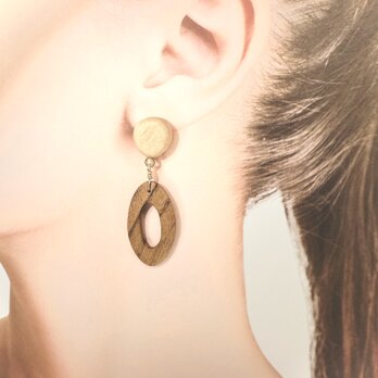 天然木ピアス｜カバ(樺)×クルミ ミニ 揺れる木のアクセサリー｜Velvet tree sun