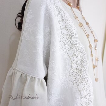 ミルキーグレージュのミニ裏毛と優美なレースのバルーン袖プルオーバー（セットアップ可）