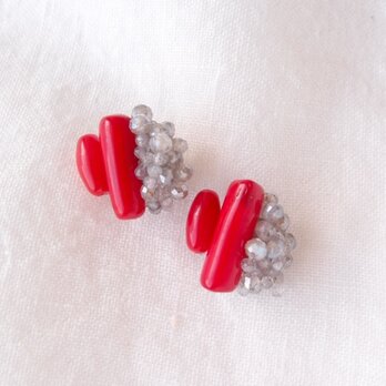 【天然石刺繍／ピアス 】Red Coral × Coated Labradorite Earrings／レッド×グレーバイカラー