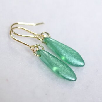 チェコビガラス・ダガーのゴールドチタンピアス（グリーン）のコピー
