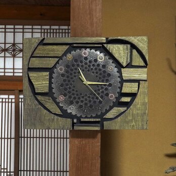 ハンドメイド掛け時計　アート壁掛け時計　草刈り歯を再利用した壁掛け時計　古材を再利用した木の壁掛け時計　２０７