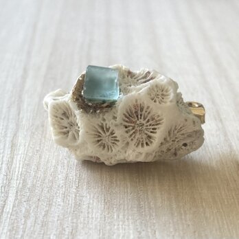 To the Calm Sea　 海の贈り物☆アクアマリン原石のブローチ