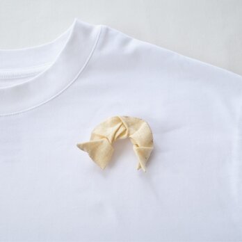 いちごいちえのブローチ（イエロー・②）