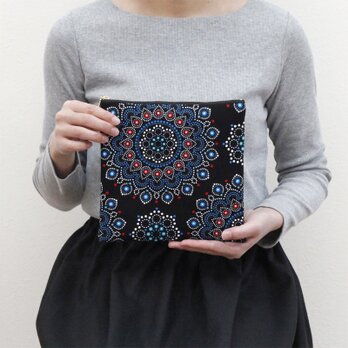 大容量・フラットポーチ（アラベスク）大きいポーチ 化粧ポーチ マルチポーチ アフリカ布