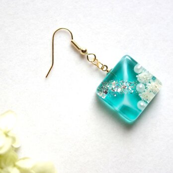 レジンアート　スクエアピアス〈風にとけて〉