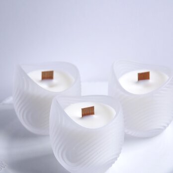 三日月のグラスキャンドル｜木芯アロマの癒しの灯り｜ウェーブガラス