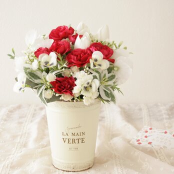 母の日赤いカーネーションのブリキ缶アレンジメント