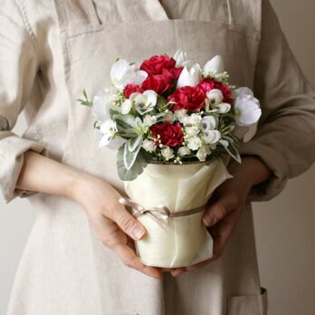 母の日 カーネーションアレンジメント｜赤いカーネーションのブリキ缶フラワー